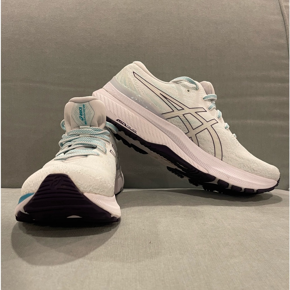 Size 10 Womens lightweight ASICS Gel Kayano 29.